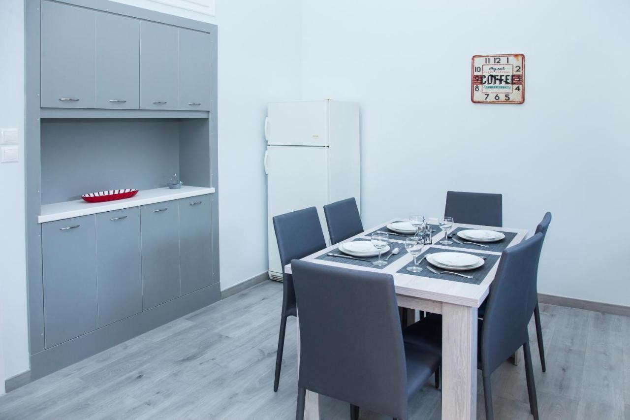 Sunny And Minimal Apt In Glyfada With 3 Bdrm Athena Bagian luar foto