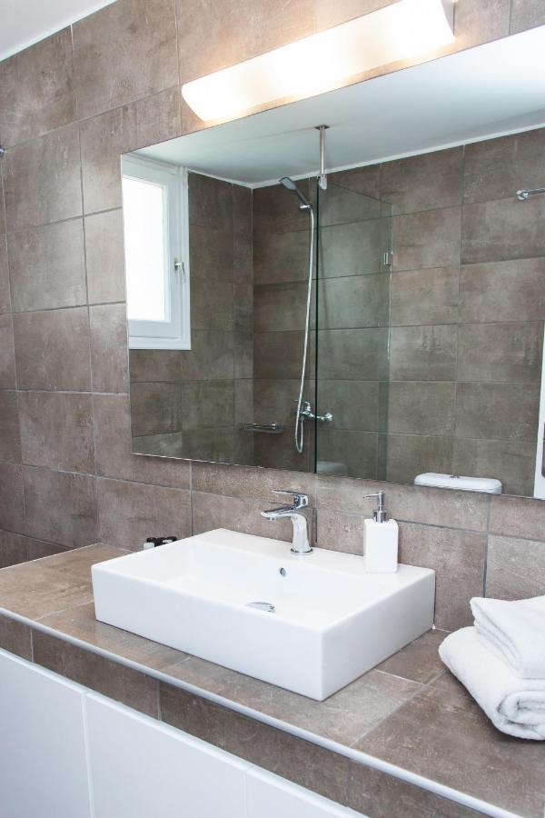 Sunny And Minimal Apt In Glyfada With 3 Bdrm Athena Bagian luar foto