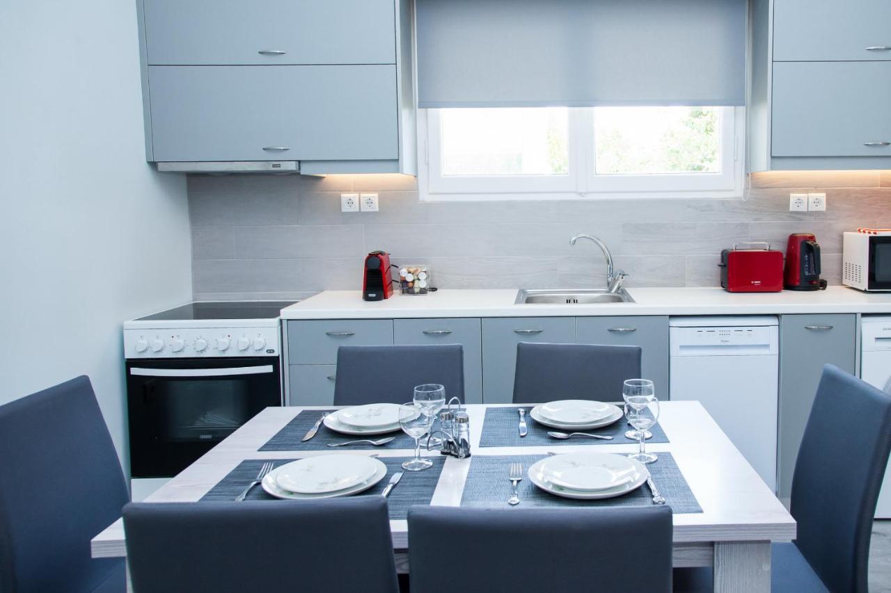 Sunny And Minimal Apt In Glyfada With 3 Bdrm Athena Bagian luar foto