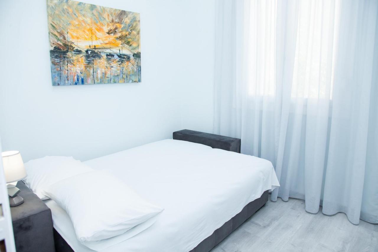 Sunny And Minimal Apt In Glyfada With 3 Bdrm Athena Bagian luar foto