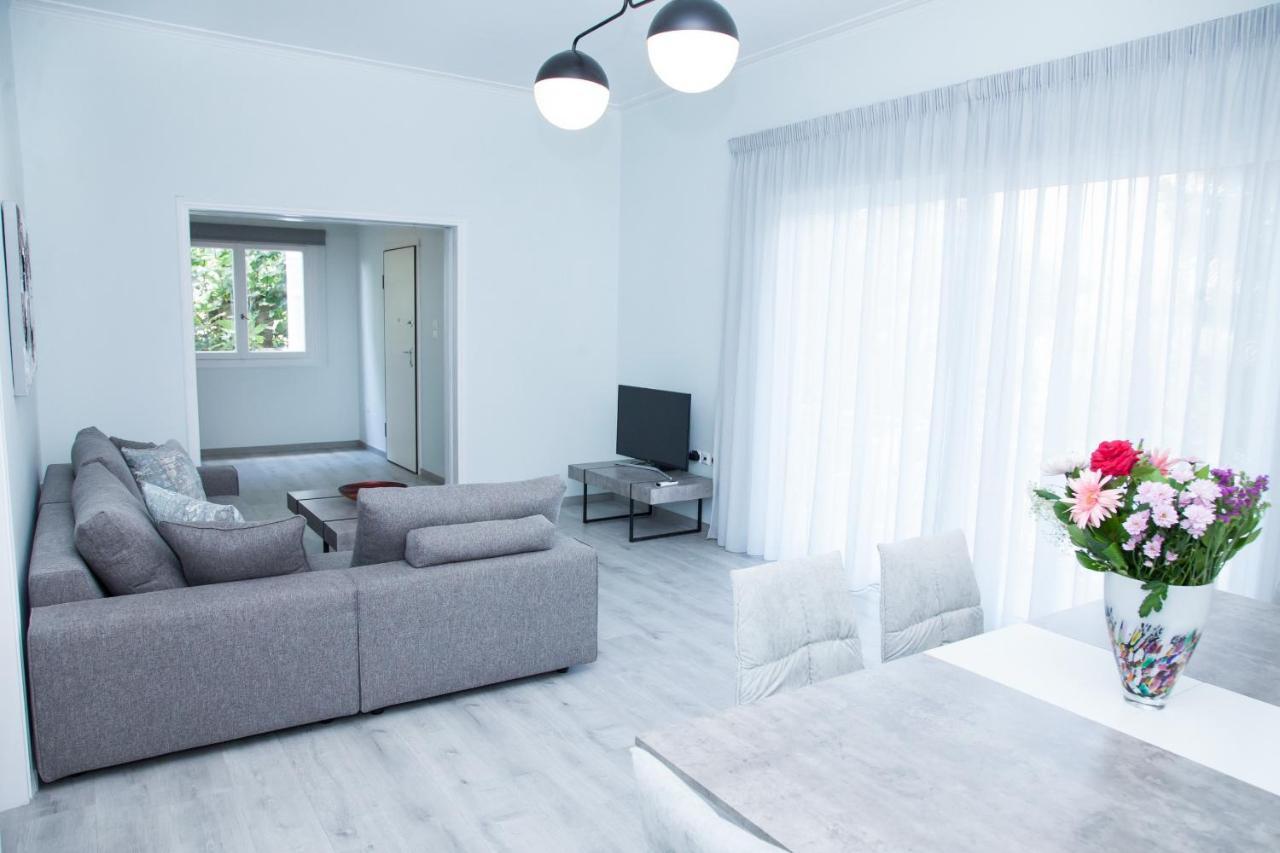 Sunny And Minimal Apt In Glyfada With 3 Bdrm Athena Bagian luar foto