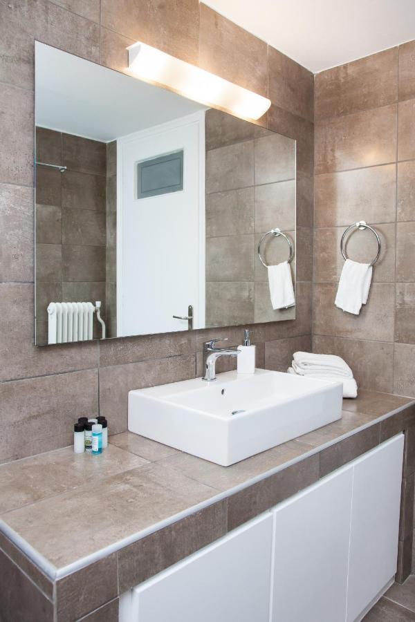 Sunny And Minimal Apt In Glyfada With 3 Bdrm Athena Bagian luar foto