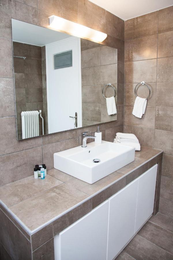 Sunny And Minimal Apt In Glyfada With 3 Bdrm Athena Bagian luar foto