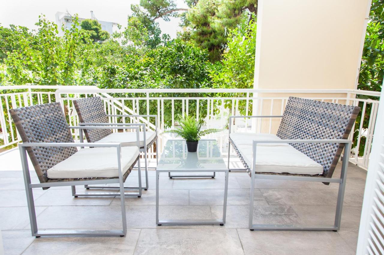 Sunny And Minimal Apt In Glyfada With 3 Bdrm Athena Bagian luar foto